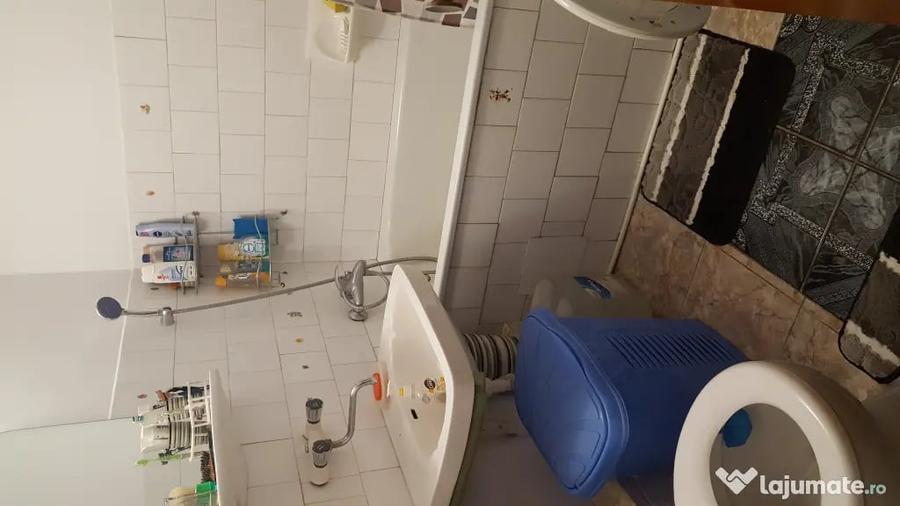 Apartament cu 3 camere decomandat în Rahova