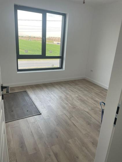 Apartament cu 3 camere decomandat în Tunari