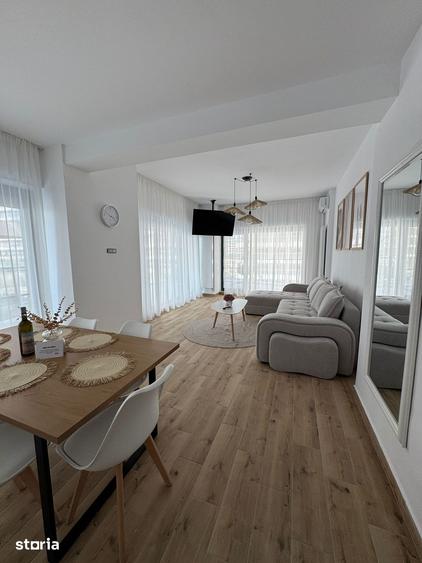 Apartament cu 3 camere, mobilat în Km 4