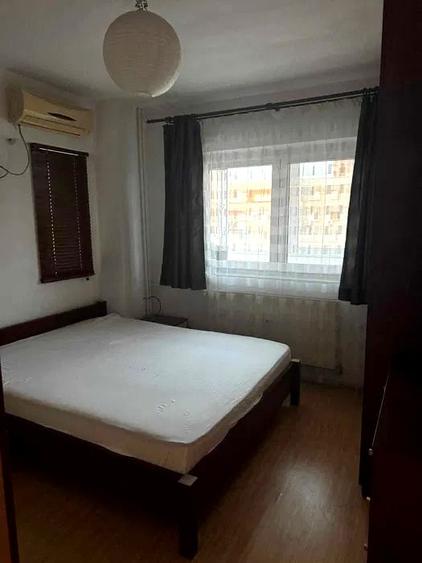 Apartament cu 3 camere semidecomandat, mobilat în Tineretului