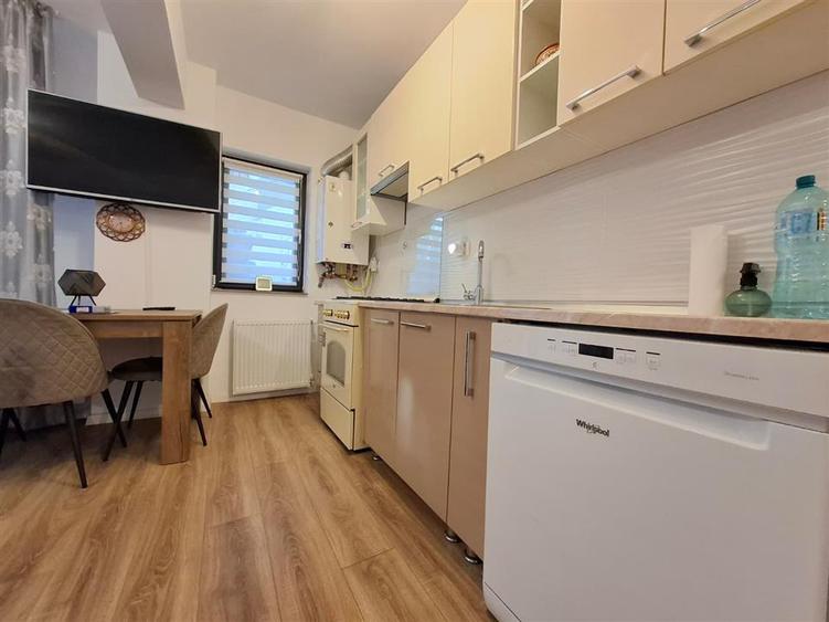 Apartament cu 2 camere semidecomandat, mobilat în Bucium