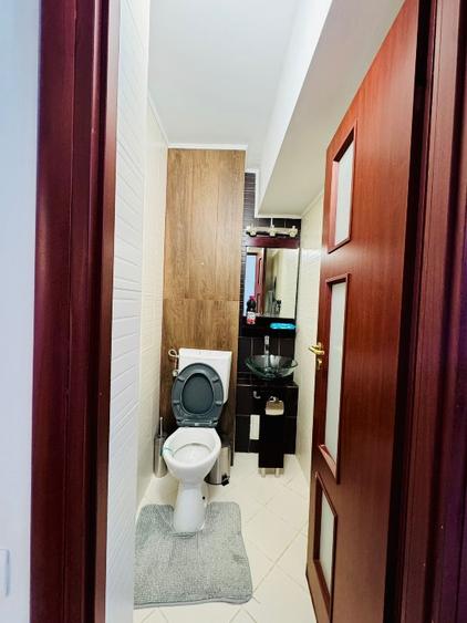 Apartament cu 3 camere decomandat în P-ța Victoriei
