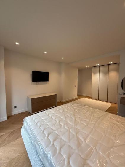 Apartament cu 4 camere în Iancu Nicolae