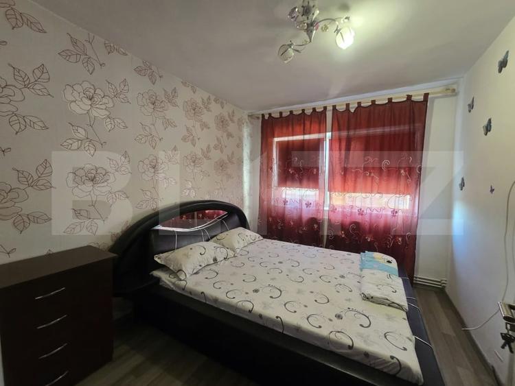 Apartament cu 3 camere decomandat, mobilat în Micro 4