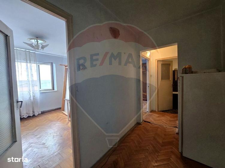 Apartament cu 3 camere decomandat în Cetate
