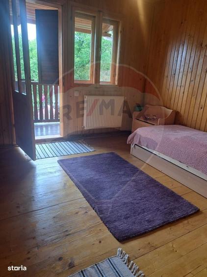 Casa vacanta 2007 Izvoarele Valenii de Munte teren 3000 mp - 5