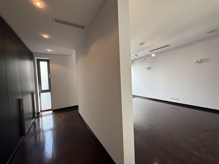 Apartament cu 4 camere decomandat în Dorobanți