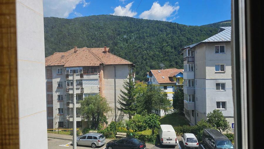 Apartament cu 3 camere decomandat în Platoul Izvor