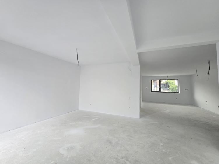 Casă individuală cu 5 camere cu Canalizare în Dâmbul Rotund