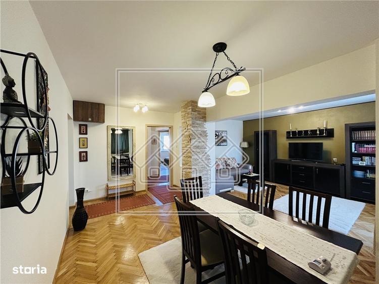 Apartament cu 3 camere în Calea Dumbrăvii