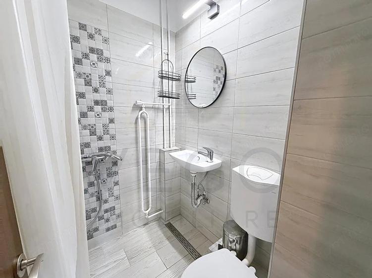 Apartament cu 3 camere semidecomandat în Central
