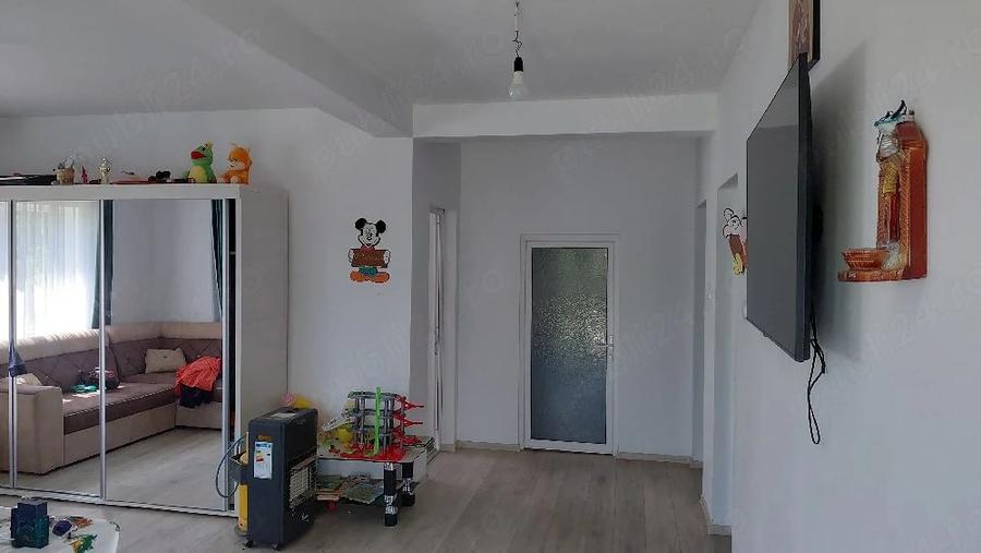 Casă cu 4 camere cu Teren 1130 Mp în Exterior Vest