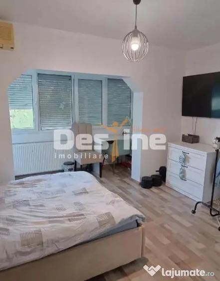 Apartament cu 3 camere decomandat în Dâmbovița