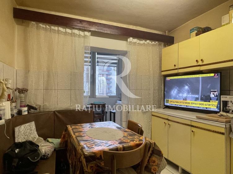 Apartament cu 3 camere decomandat, mobilat în Calea Aradului