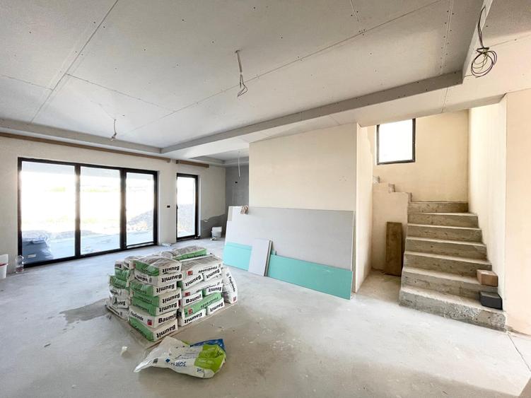 Duplex cu 5 camere cu Canalizare în Moșnița Nouă