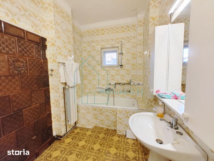 Casă cu 5 camere cu Teren 500 Mp în Central