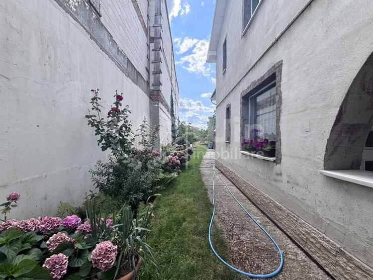 Casă cu 4 camere cu Canalizare în Iris