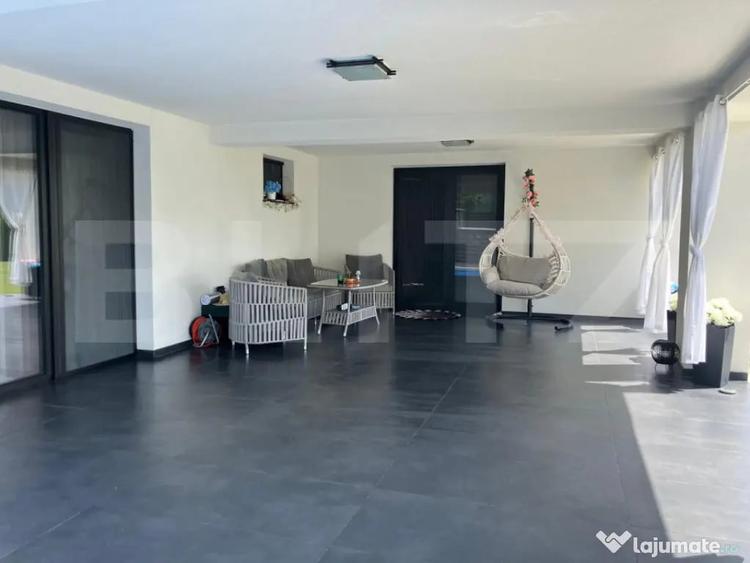 Casă cu 7 camere cu Teren 1440 Mp în Uriu