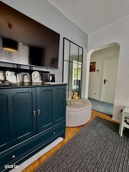 Apartament cu 3 camere semidecomandat în 1 Mai