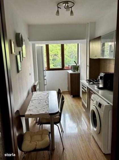 Apartament cu 3 camere decomandat, mobilat în Alexandru Obregia