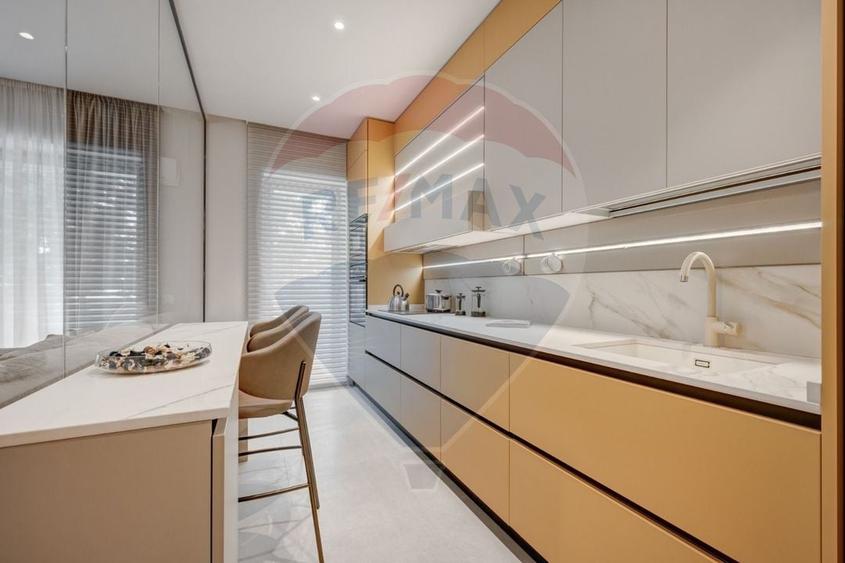 Apartament cu 3 camere decomandat în Aviației