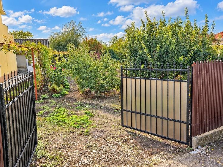 Casă cu 4 camere cu Teren 650 Mp în Central