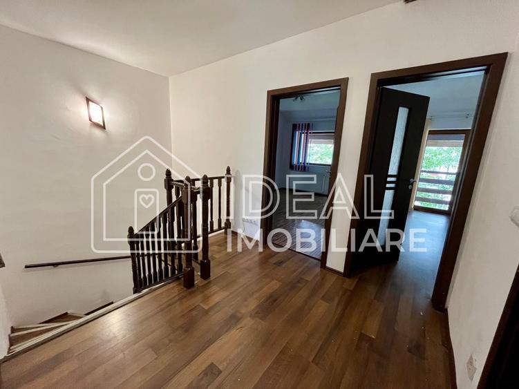 Casă individuală cu 5 camere cu Canalizare în Șelimbăr