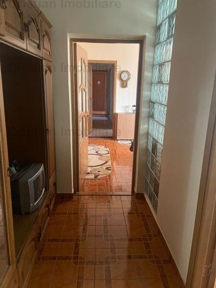 Apartament cu 4 camere semidecomandat în Hipodrom
