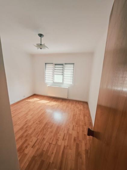 Apartament cu 3 camere decomandat în Mofleni