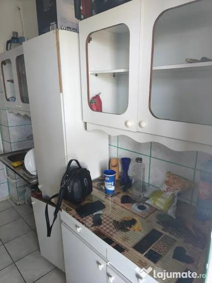 Apartament cu 3 camere decomandat în Micro 17