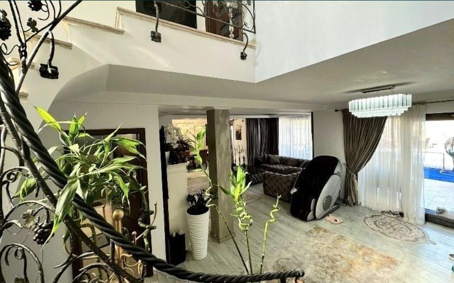 Casă individuală cu 4 camere cu Piscina în Balta Verde