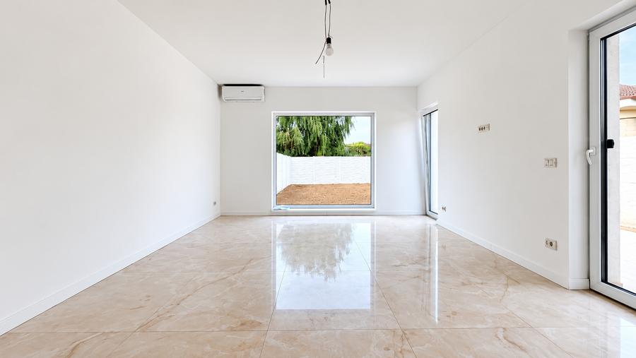 Duplex cu 4 camere cu Canalizare în Ghiroda