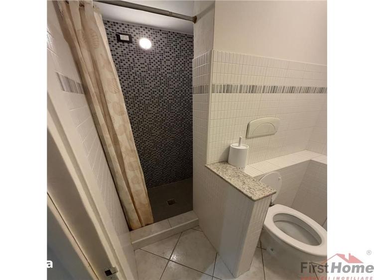 Apartament cu 4 camere decomandat în Est