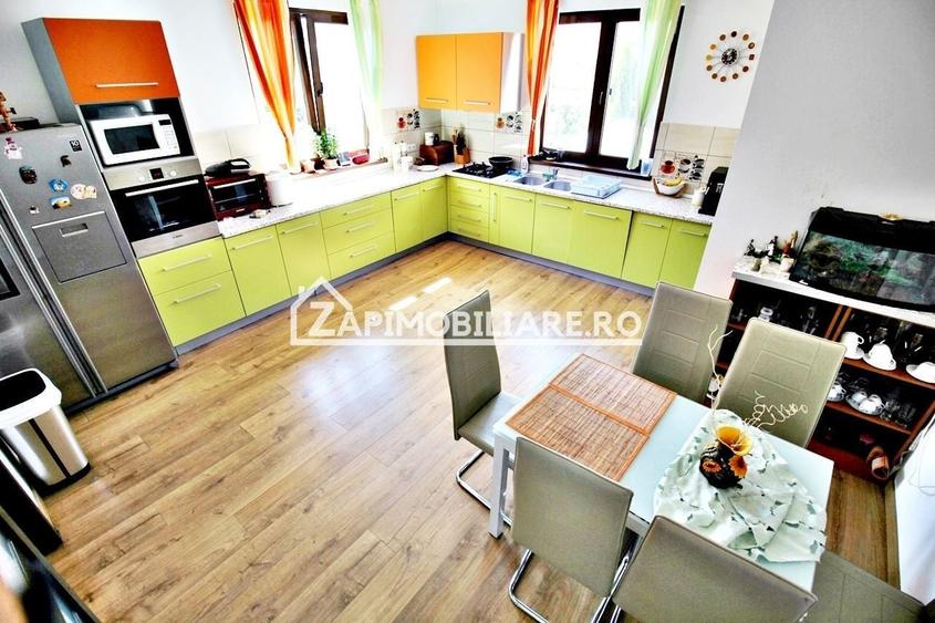 Casă individuală cu 6 camere cu Canalizare în Gheorghe Doja