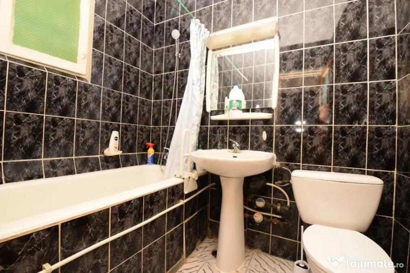 Apartament cu 3 camere decomandat în Dristor