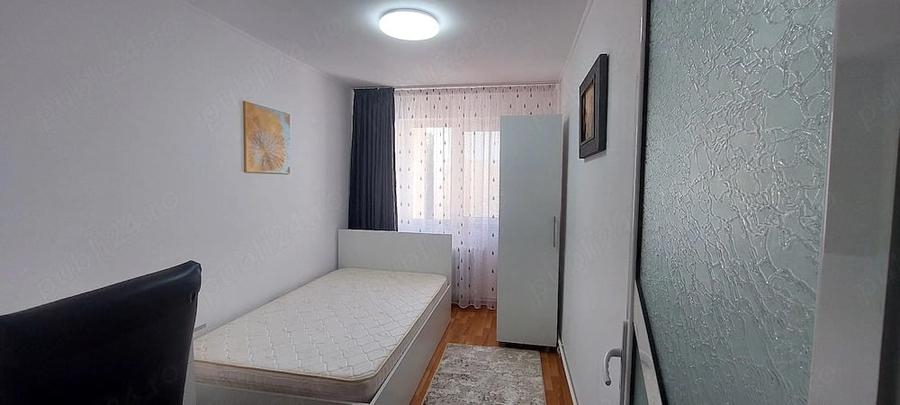 Apartament cu 3 camere semidecomandat în Central