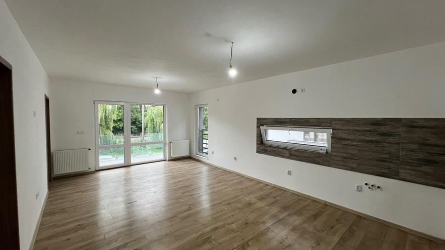Apartament cu 4 camere decomandat în Independenței