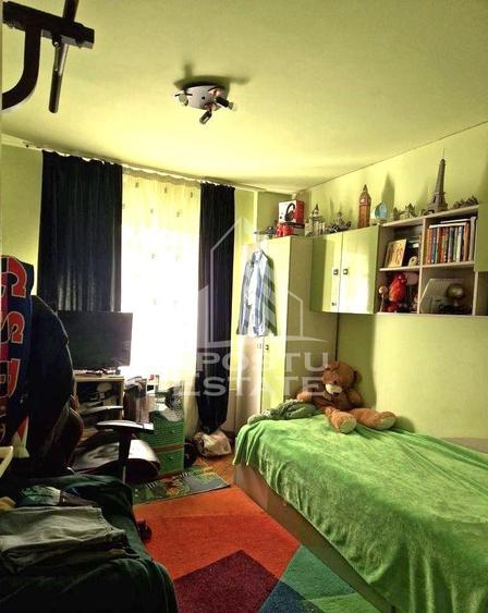 Apartament cu 3 camere semidecomandat, mobilat în Soarelui