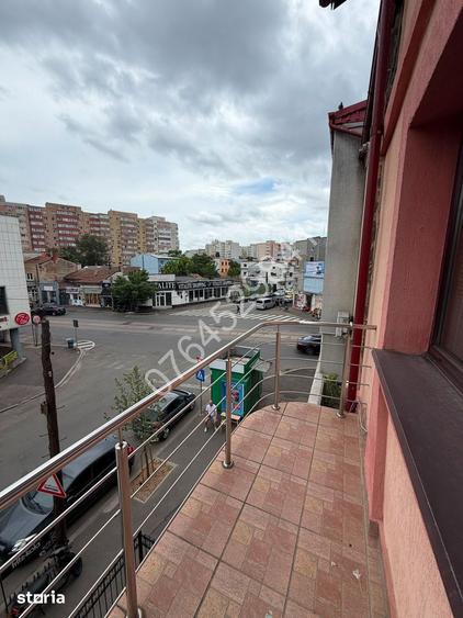 Apartament cu 3 camere semidecomandat în Obor