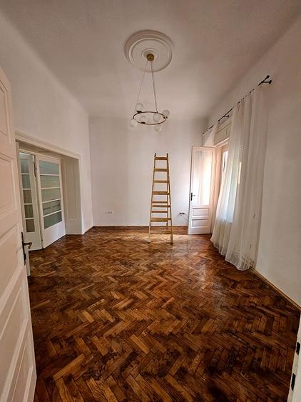 Casă individuală cu 3 camere cu Canalizare în Central