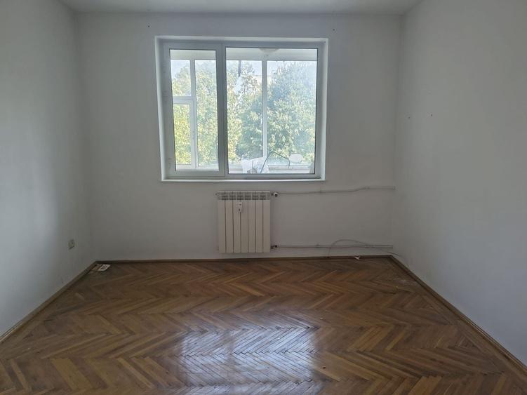 Apartament cu 3 camere semidecomandat în Tomis I