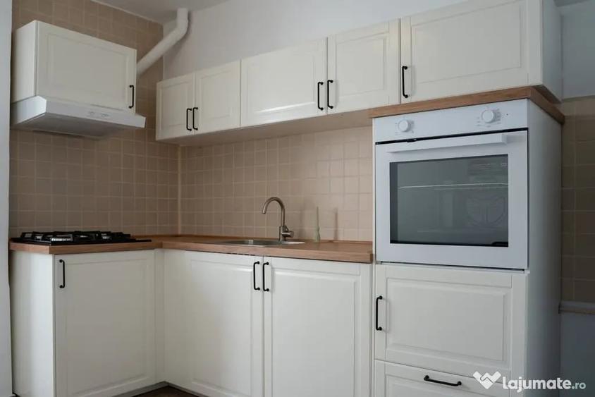Apartament cu 4 camere decomandat în Berceni