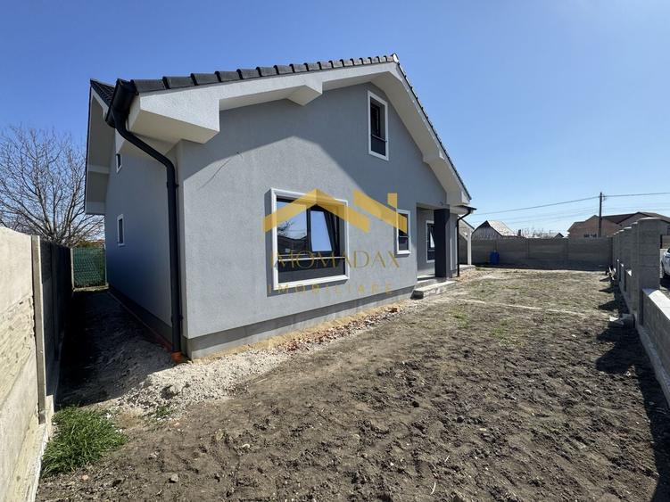 Casă individuală cu 4 camere cu Canalizare în Utvin
