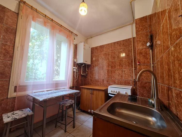 Apartament cu 2 camere decomandat, mobilat în Barbu Văcărescu