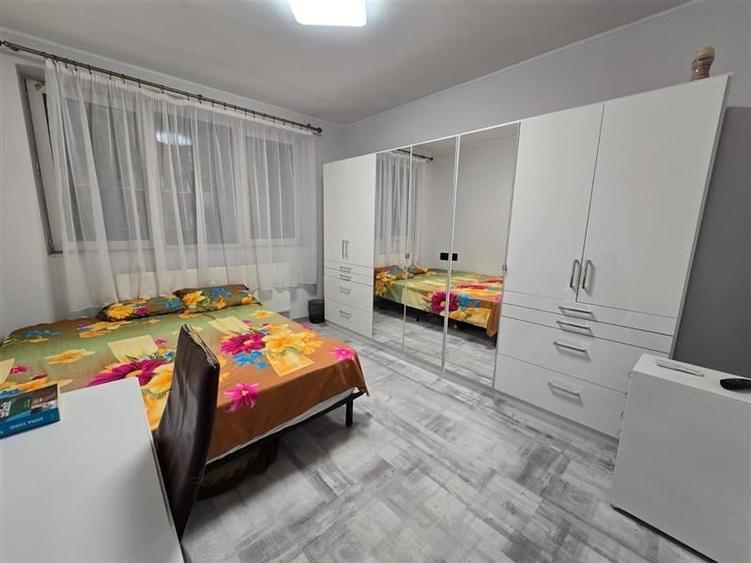 Apartament cu 3 camere semidecomandat în Bucureștii Noi