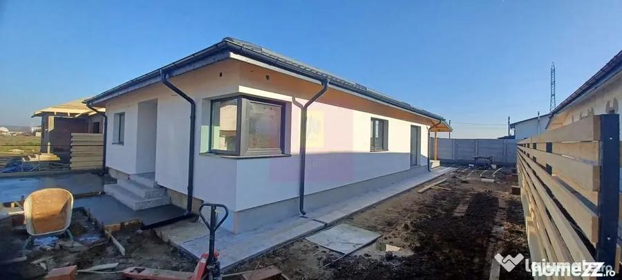 Casă cu 4 camere cu Teren 478 Mp în Săbăreni