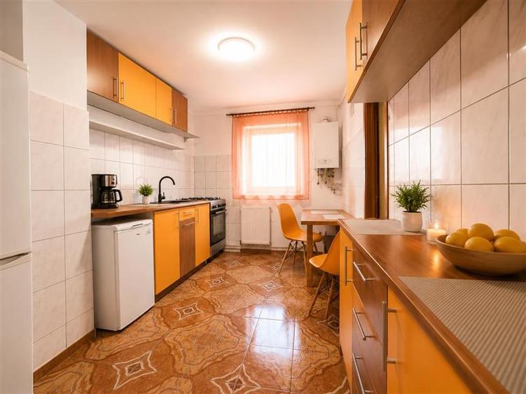 Apartament cu 3 camere decomandat, mobilat în Astra