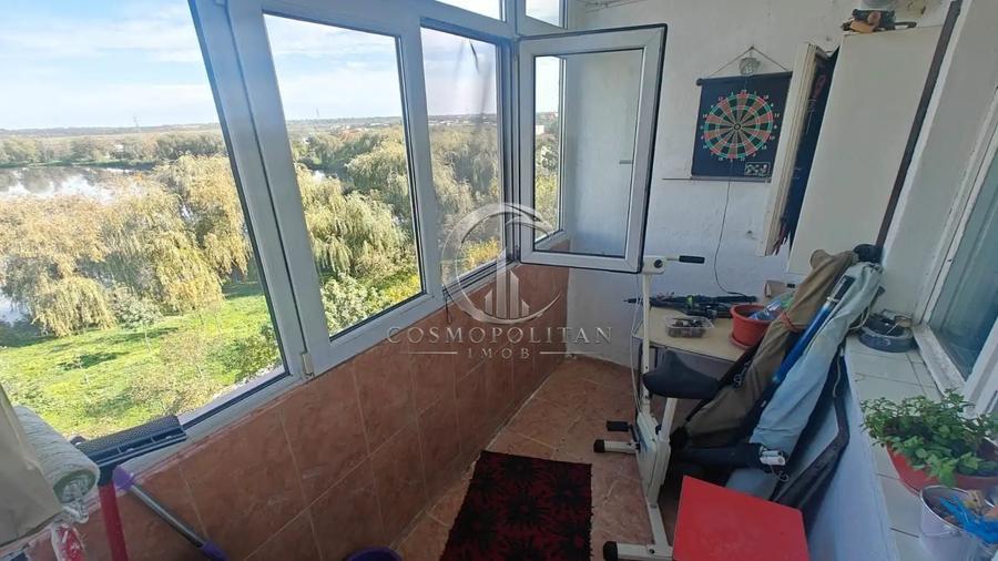 Apartament cu 3 camere în Broșteni