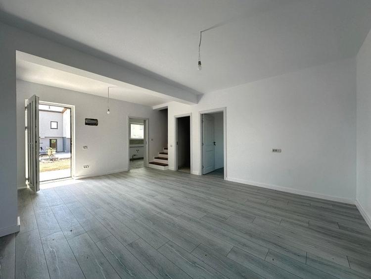Duplex cu 5 camere cu Canalizare în Popas Păcurari
