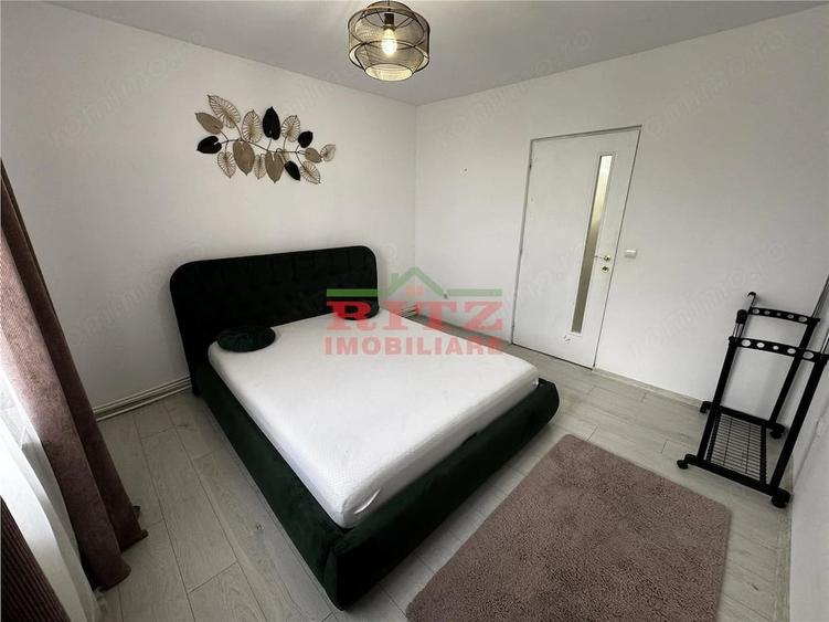 Apartament cu 3 camere semidecomandat în Crișan